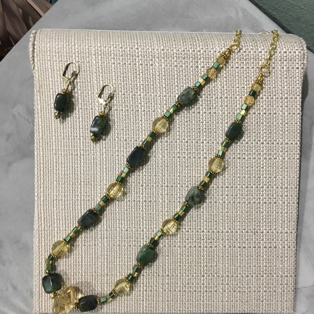 Necklace/earrings set